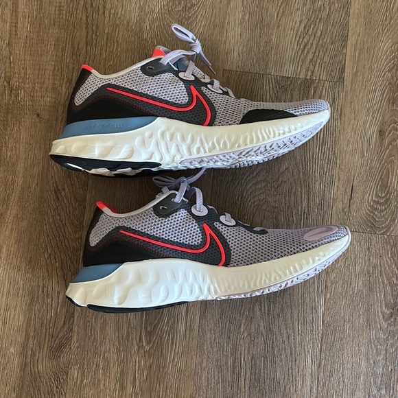 Nike Women’s Renew shoes. Size 11. - Picture 3 of 8